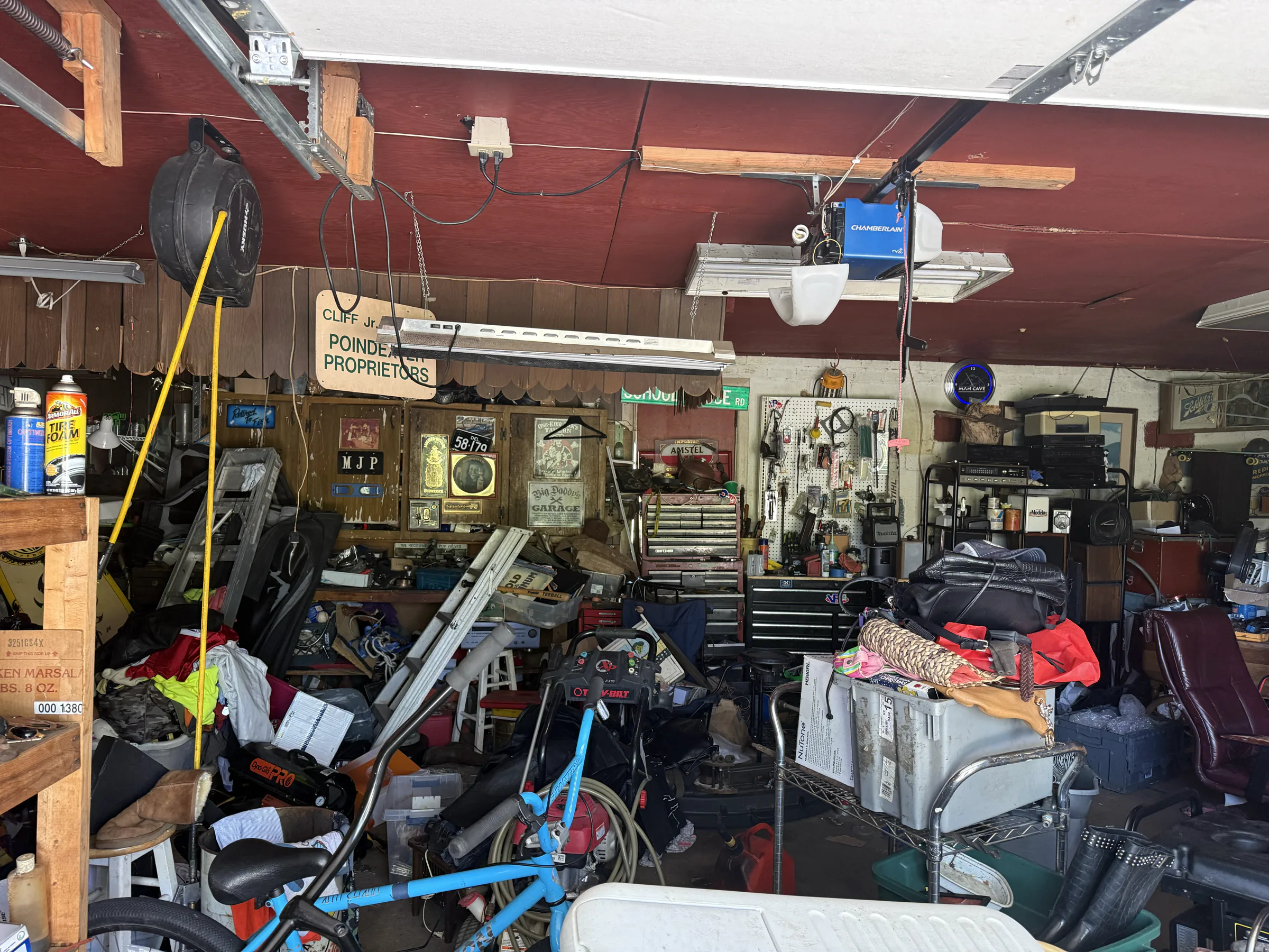 Garage middle inside
