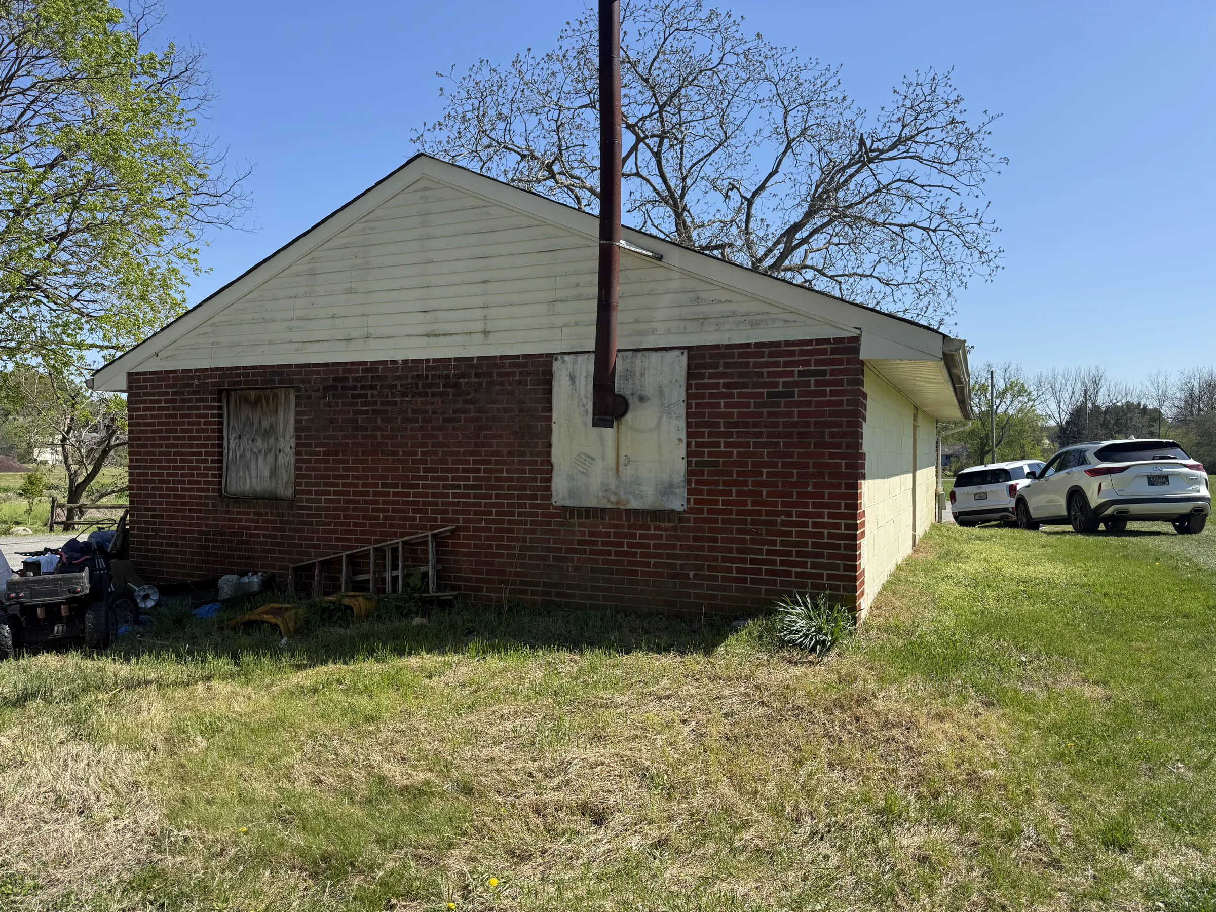 Garage right end