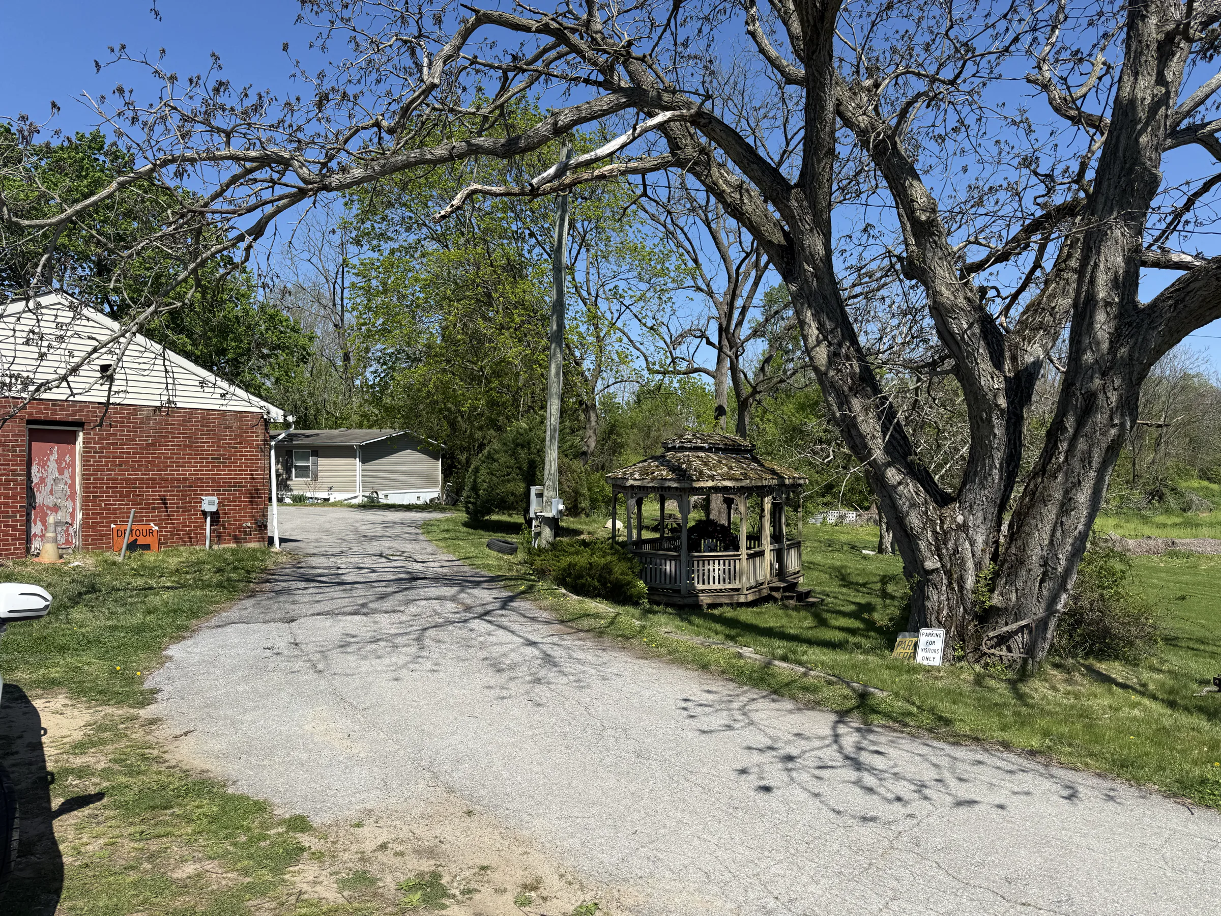 Gazebo, garage, trailer